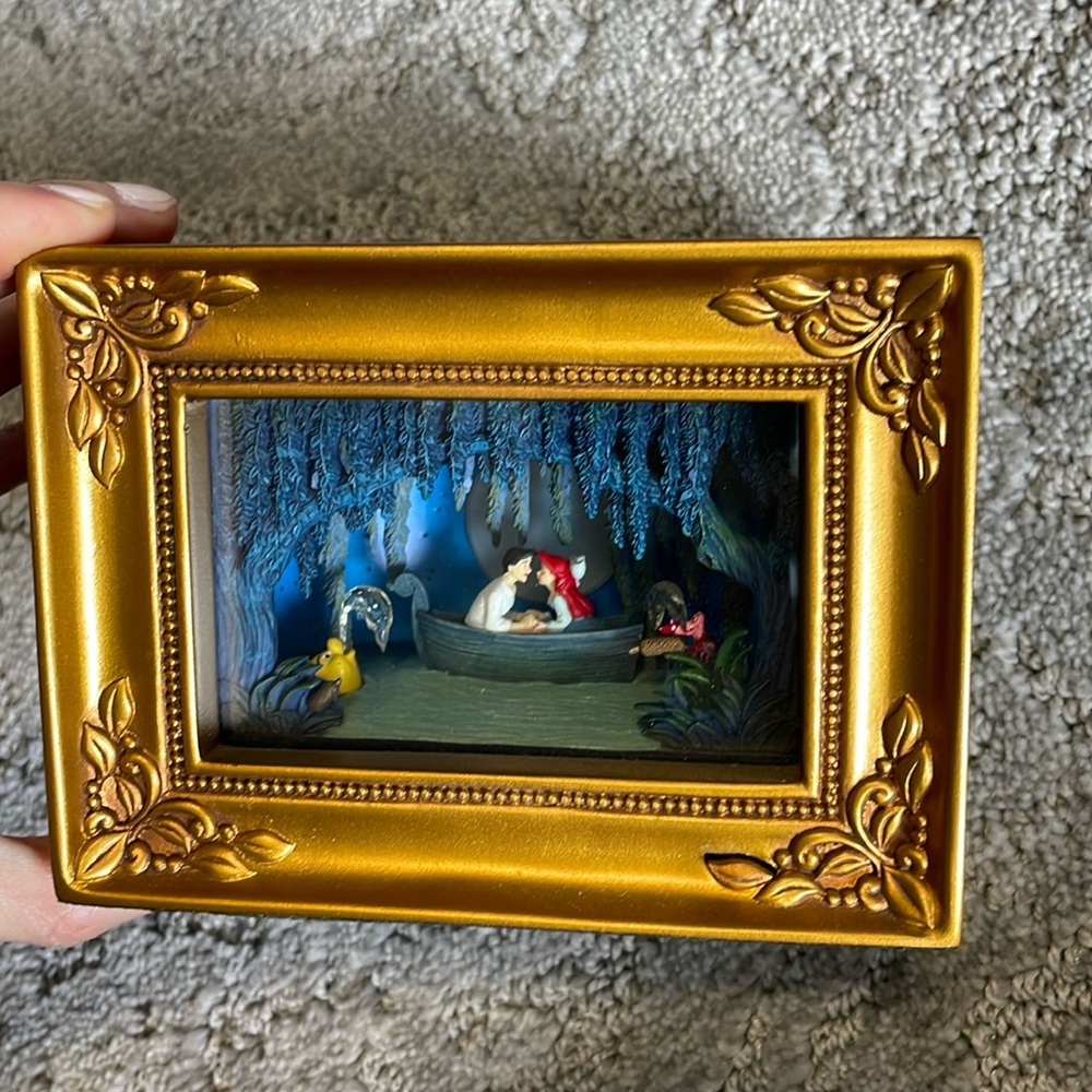 Disney Gallery of Light “Kiss the Girl” Little Mermaid